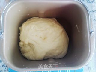 柔软又奶香十足的淡奶油面包卷的做法步骤：1