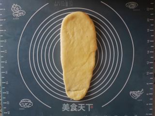 柔软又奶香十足的淡奶油面包卷的做法步骤：3
