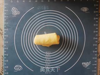 柔软又奶香十足的淡奶油面包卷的做法步骤：4