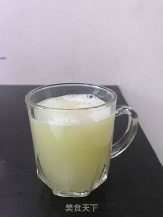 鲜榨梨汁的做法步骤：3