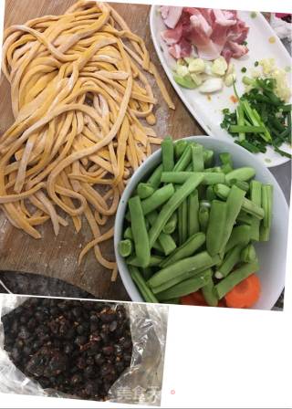 豆角焖面的做法步骤：1