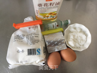 巧克力大白纸杯蛋糕的做法步骤：1