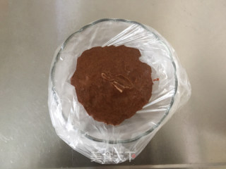 巧克力大白纸杯蛋糕的做法步骤：6
