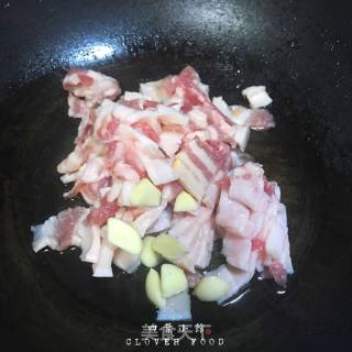 青椒小炒肉的做法步骤：2