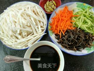 【学生便当】鱼香杏鲍菇的做法步骤：2
