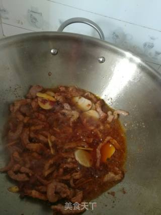 芹菜洋葱炒肉的做法步骤：4