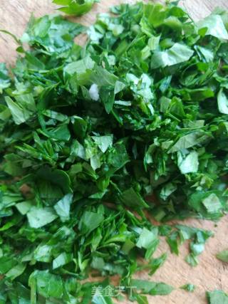 芹菜叶炒鸡蛋的做法步骤：2