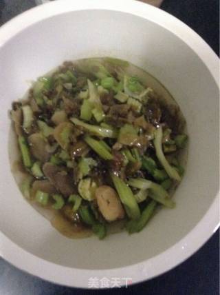 简单到像煮方便面一样的美味面条——酸菜肥牛乌冬面的做法步骤：9