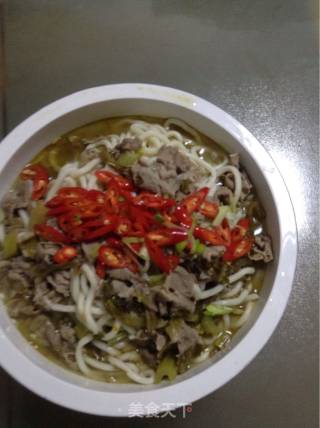 简单到像煮方便面一样的美味面条——酸菜肥牛乌冬面的做法步骤：14