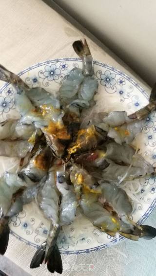 蒜蓉虾的做法步骤：1