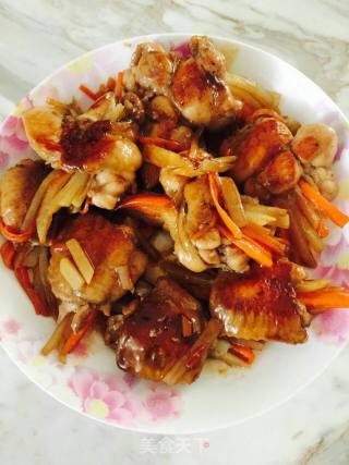 蚝油鸡翅夹丝的做法步骤：1