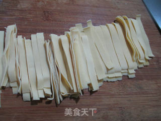 咸肉千张煮莴笋的做法步骤：3