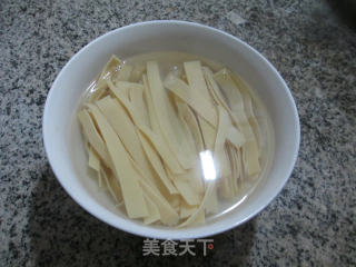 咸肉千张煮莴笋的做法步骤：4