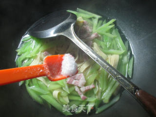咸肉千张煮莴笋的做法步骤：8