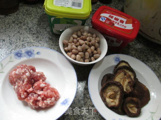 肉末花生米香菇酱的做法步骤：1