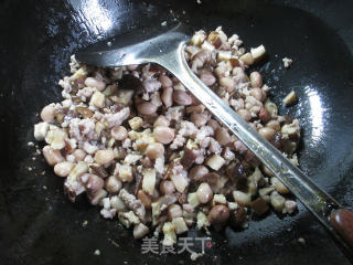 肉末花生米香菇酱的做法步骤：5