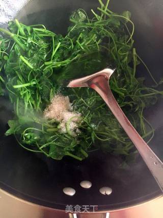 素炒草头的做法步骤：4