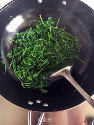 素炒草头的做法步骤：5