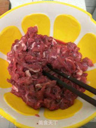 辣椒炒牛肉的做法步骤：2
