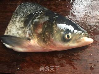 刀鱼馄饨鱼头汤的做法步骤：1