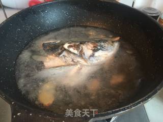 刀鱼馄饨鱼头汤的做法步骤：3