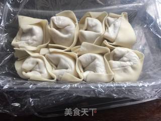 刀鱼馄饨鱼头汤的做法步骤：5