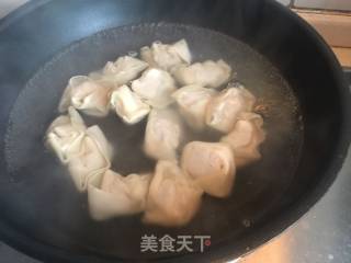 刀鱼馄饨鱼头汤的做法步骤：6