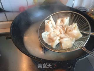 刀鱼馄饨鱼头汤的做法步骤：7