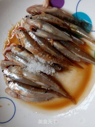 香酥小河鱼的做法步骤：2