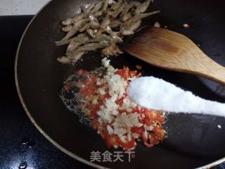 香酥小河鱼的做法步骤：6