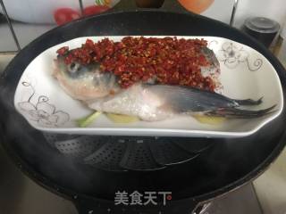 剁椒鱼头的做法步骤：5