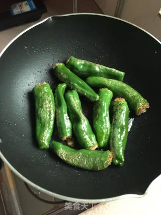 肉酿虎皮青椒的做法步骤：8