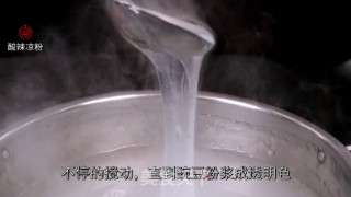 酸辣凉粉的做法步骤：1
