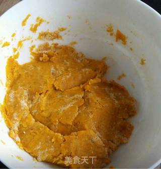 南瓜糯米饼的做法步骤：1