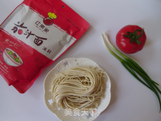 红果家菜谱之茄汁鸡蛋面的做法步骤：1