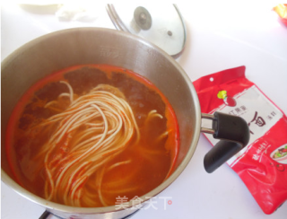 红果家菜谱之茄汁鸡蛋面的做法步骤：3