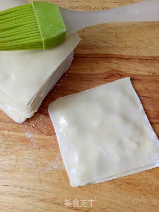 馄饨皮版葱油饼的做法步骤：6