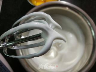 黄桃蛋糕卷的做法步骤：1