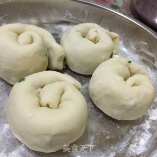 葱油饼的做法步骤：2