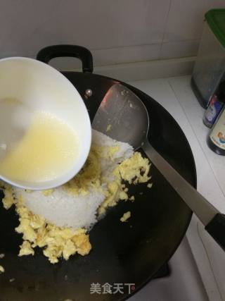 火腿鸡蛋炒饭的做法步骤：3