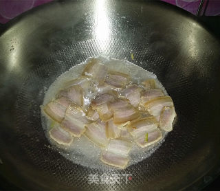 豆瓣酱芦笋炒咸肉的做法步骤：9