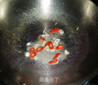 豆瓣酱芦笋炒咸肉的做法步骤：10