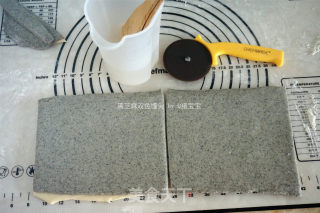 黑芝麻双色馒头的做法步骤：5