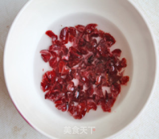 金枪鱼薄底披萨的做法步骤：1