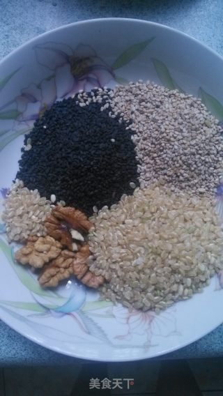 黑芝麻糙米糊的做法步骤：1
