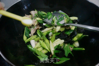 肉炒青蒜的做法步骤：5