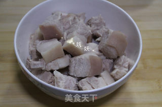 坤博砂锅红烧肉的做法步骤：2