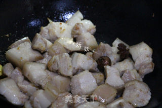 坤博砂锅红烧肉的做法步骤：3