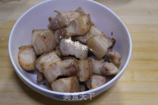 坤博砂锅红烧肉的做法步骤：4