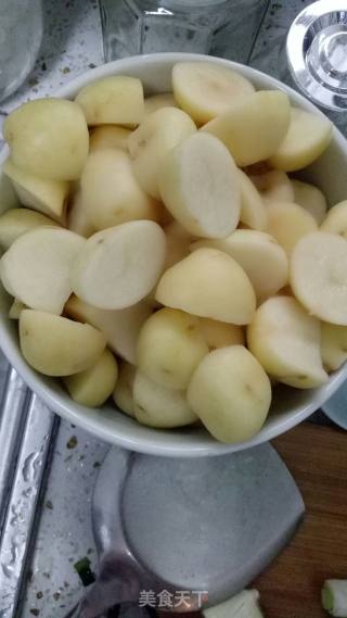 土豆烧五花肉的做法步骤：1